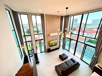 🔥 The Win Condominium – Duplex Loft Style | Khao Talo Soi 4 🔥 📍 Only 100 meters from Sukhumvit Road! #FindEasyProperty #CondoForRentPattaya #TheWinCondo 💎 Stylish 2-Storey Duplex Unit – Ready to Move In! 🛋️ Decorated in Loft Style | Modern & Spacious | True-to-Pictures 📏 Size: 130 sq.m. | 🏢 Floor: 7 🛏️ 2 Bedrooms | 🚿 3 Bathrooms 🛁 Jacuzzi Bathtub in Upstairs Bedroom 👚 Front-load Washing Machine 🔥 Electric Stove (4 Hobs) + Hood & Oven 📺 Fully Equipped with All Electrical Appliances 💸 Rental Rates: • 12 Months: 60,000 THB/month • 6 Months: 65,000 THB/month • 3 Months: 80,000 THB/month 🔐 Advance 1 Month + Deposit 2 Months 🏊♀️ Facilities & Security ✅ Keycard Access ✅ Swimming Pool ✅ Parking ✅ 24-Hour Security System 🚫 No Pets Allowed 📞 ติดต่อ: 095-962-9259 (B) 📲 LINE ID: baby189 💬 Telegram / WhatsApp: +66959629259 #FindEasyLiving #CondoLoftStyle #DuplexCondo #TheWinKhaotalo #เช่าคอนโดพัทยา #คอนโดพัทยา #คอนโดลอฟท์ #คอนโดแต่งครบ #คอนโดดูเพล็กซ์ #CondoForRent #PattayaRental #อสังหาพัทยา